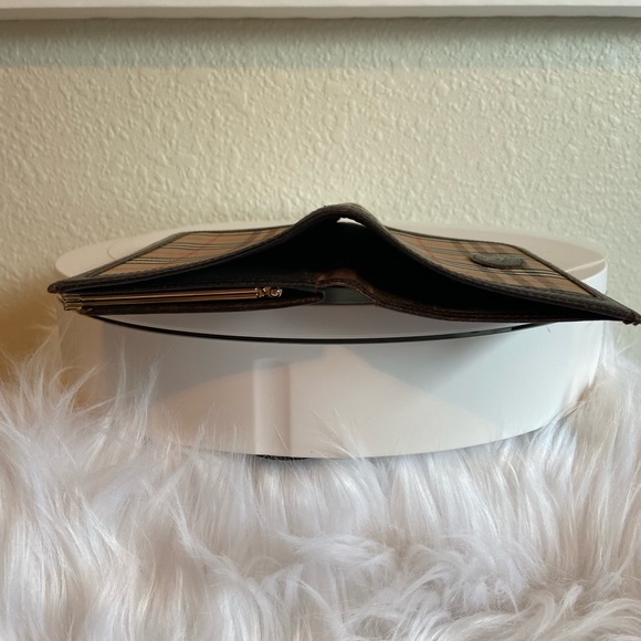 Burberrys GUC Classic Pre-1999 Vintage Haymarket Kiss Lock Wallet - Picture 10 of 15